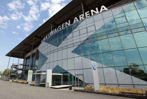 Vorschau Bild von Der VfL Wolfsburg ist der erste deutsche
Fußball-Club im Wirtschaftsraum DACH mit der vernetzten ArenaVision
LED-Flutlichttechnik von Philips Lighting.