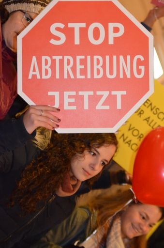 Vorschau Bild von Große Teile der Bevölkerung sind mit der österreichischen
Abtreibungsregelung, die eine der liberalsten weltweit ist, nicht
zufrieden.