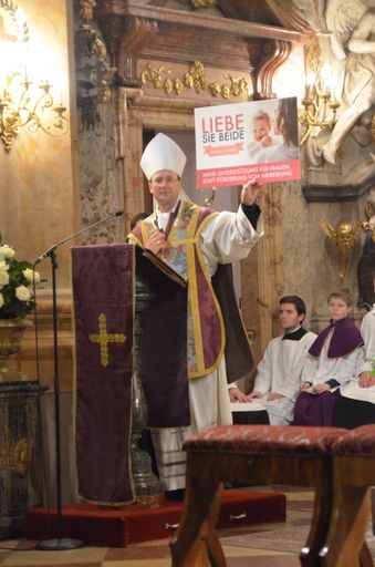 Vorschau Bild von In der anschließenden hl. Messe forderte Weihbischof Turnovszky
die Christen auf, "anderen Menschen Mut zu machen, zu leben und zu
lieben."