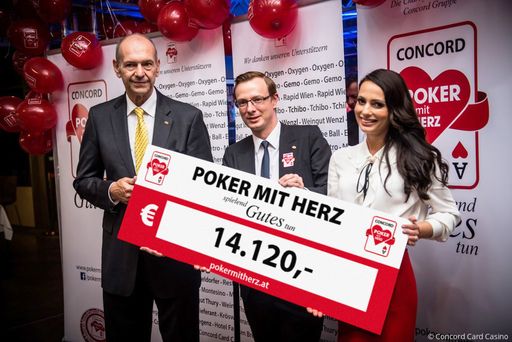  Scheckübergabe Poker mit Herz