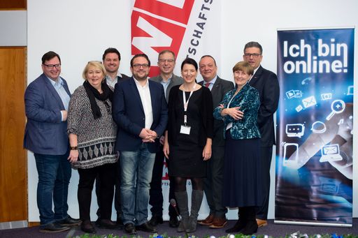 http://www.apa-fotoservice.at/galerie/8620 Im Bild
v.l.n.r.: Christian Rupp, Digitales Österreich, Regina Hönigsberger,
Initiatorin, Peter Oros, CEO Qualysoft GmbH, Lukas Praml, CEO bei
Österreichische Staatsdruckerei, Helmut Leopold, Head of Department
Safety & Security, AIT, Sabine Bothe, Leitung HR A1 Telekom, Peter
Haubold, Head of Professional Services, Fabasoft Austria, Sabine
M.Fischer, Obmann-Stellvertreterin Fachgruppe Wien UBIT und Martin
Heimhilcher, Wirtschaftskammer Wien, Spartenobmann.