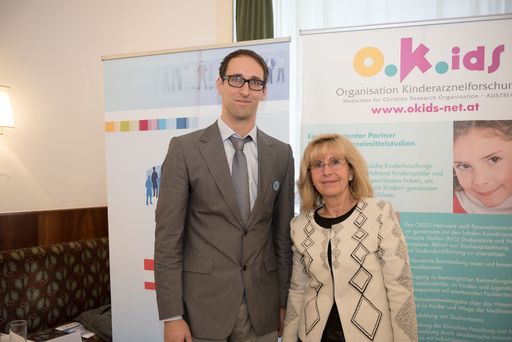 Vorschau Bild von Im Bild v.l.n.r.: Claas Röhl, Prof.Dr. Ruth
Ladenstein