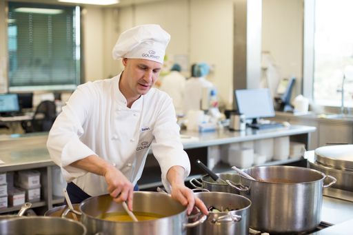 In der Entwicklungsküche von GOURMET – hier werden
neue Rezepturen gekocht und verkostet.