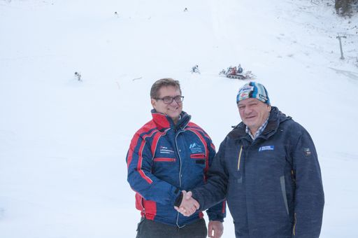 Vorschau Bild von Betriebsleiter Mag. Gert Hütter (links) mit Heinz
Kabusch (Geschäftsführer Innerkremser Seilbahnen)