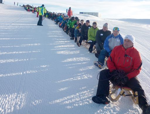Vorschau Bild von Generalprobe für den Guinness World Records™
Versuch für die längste Rodlerkette der Welt.