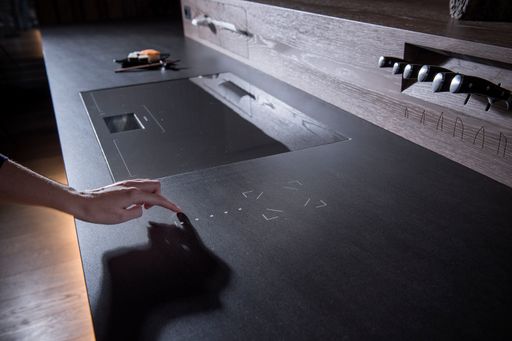  Touch Stone von Strasser Steine - die Verknüpfung
von Naturstein und High-Tech.
