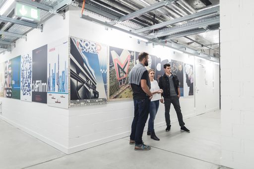 Schweiz. ganz natürlich. Ein Tag im Trend- und
Ausgeh-Viertel Zürich West mit dem Schwerpunkt Design: Museum fuer
Gestaltung, Frau Gerolds Garten, Freitag Flagship Store.