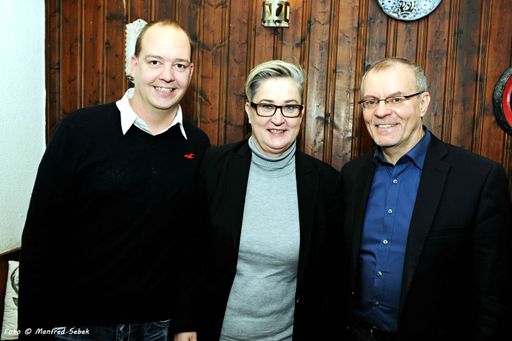  v.l.n.r. Leiter Sektion 12 Manuel Kosazky, stv.
Leiterin Sektion 12 Mag.a Ortrun Gauper, SPÖ Simmering
Bezirksvorsitzender NRAbg. Dr. Harald Troch