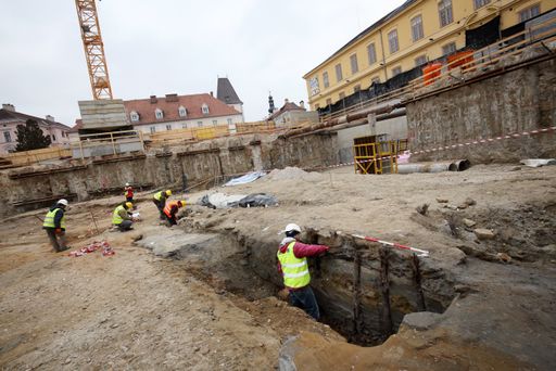 Vorschau Bild von Dokumentation der archäologischen Grabungsarbeiten auf der
Kunstmeile Krems, Freilegen der Uferbefestigung