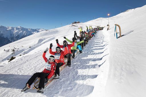 Vorschau Bild von Während der Rekordfahrt herrschte schon
weltrekordverdächtige Stimmung.