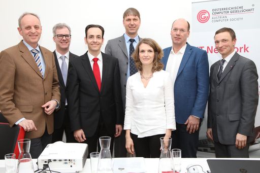 http://www.apa-fotoservice.at/galerie/8736 Im Bild
v.l.: Siegfried Reich (Salzburg Research), Carsten Weber (Mieschke
Hofmann und Partner, DE), Bernd Datler (ASFINAG Maut Service GmbH.),
Dirk Helbing (ETH Zürich, CH), Enkelejda Kasneci (Universität
Tübingen, DE), Martin Höfler (TTTech Automotive GmbH.), Ronald
Bieber (Generalsekretär OCG)