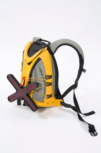 Vorschau Bild von Warnleuchte IWARN auf Rucksack befestigt