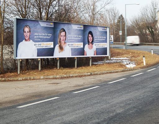 Vorschau Bild von 23 Mitarbeiterinnen und Mitarbeiter stellen auf 1.200 Plakaten in
ganz Österreich die Frage: "Was tun Sie für eine gute Atmosphäre"?