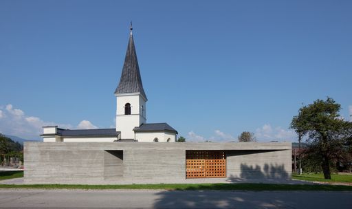 Vorschau Bild von Städtebaulich einzigartig: Das Haus der Pfarren
Glanhofen und St. Nikolai in Kärnten – sensibel und zurückhaltend
geplant von bauraum.architekten, vorbildlich umgesetzt von Draubeton
und Stadtbaumeister Josef Willroider.