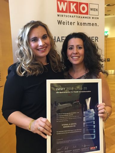Vorschau Bild von Isabel Steindl und Katja Herzel mit Makler-Preis Immy