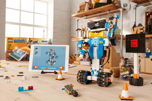 Mit LEGO BOOST können Kinder ab Herbst ihre eigenen
Programmiererfahrungen sammeln. Weiterer Text über ots und
www.presseportal.de/nr/65052 / Die Verwendung dieses Bildes ist für
redaktionelle Zwecke honorarfrei. Veröffentlichung bitte unter
Quellenangabe: "obs/LEGO GmbH"