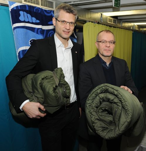 Vorschau Bild von v.l.n.r.: Arbeiter-Samariter-Bund Wien
Landessekretär Mag. Oliver LÖHLEIN, SPÖ Simmering
Bezirksvorsitzender Abg.z.NR Dr. Harald TROCH
