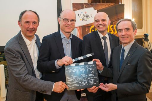  Freuten sich über eine gelungene Premiere: Leo
Bauernberger (Geschäftsführer SalzburgerLand Tourismus GmbH), Rudi
Obauer, ORF-Salzburg-Landesdirektor Christoph Takacs und Karl
Obauer.
