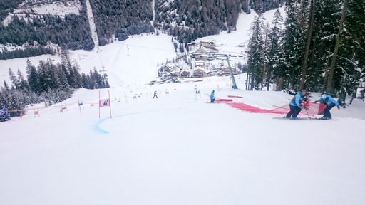 Vorschau Bild von Skiclub Innerkrems bei den Vorbereitungen der
Trainingspiste