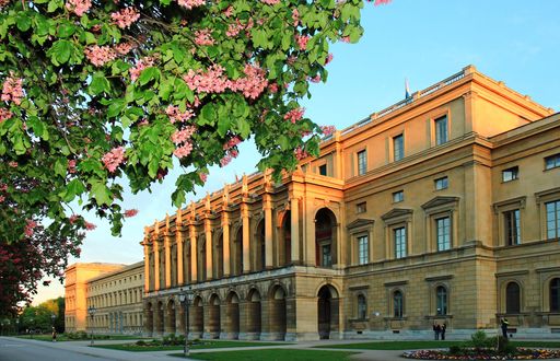Vorschau Bild von Residenz Festsaalbau im Frühlingslicht. Weiterer
Text über ots und www.presseportal.de/nr/115169 / Die Verwendung
dieses Bildes ist für redaktionelle Zwecke honorarfrei.
Veröffentlichung bitte unter Quellenangabe: "obs/München
Tourismus/Werner Boehm"
