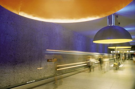 Münchner U-Bahnhof, Lichtdesign Ingo Maurer.
Weiterer Text über ots und www.presseportal.de/nr/115169 / Die
Verwendung dieses Bildes ist für redaktionelle Zwecke honorarfrei.
Veröffentlichung bitte unter Quellenangabe: "obs/München
Tourismus/J. Sauer"