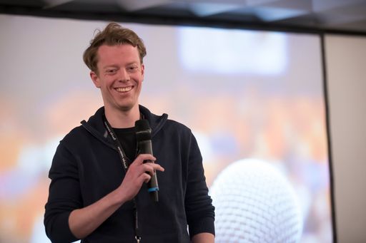 Der PR-Hackathon ist erfolgreich gestartet. Gut 100
Kommunikations-Profis, Entwickler und Designer arbeiten in der
Frankfurter Jahrhunderthalle gemeinsam an der "Mission PR". 20 Teams
haben die Aufgabe, neue Ideen und Prototypen für die PR zu
entwickeln. Es geht um Bots, Influencer-Tools und Analyse-Programme.
Hinter dem Hackathon steht die dpa-Tochter news aktuell. Foto:
Christian Christes. Weiterer Text über ots und
www.presseportal.de/nr/6344 / Die Verwendung dieses Bildes ist für
redaktionelle Zwecke honorarfrei. Veröffentlichung bitte unter
Quellenangabe: "obs/news aktuell GmbH/Christian Christes"