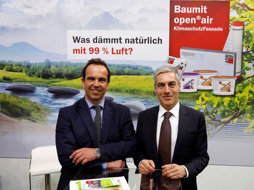  Im Bild (v.l.n.r.): Mag. Robert Schmid,
Geschäftsführer der Baumit Beteiligungen GmbH und Mag. Georg Bursik,
Geschäftsführer der Wopfinger Baustoffindustrie GmbH, blicken
optimistisch in die neue Bausaison.