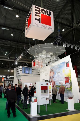 Vorschau Bild von Baumit stellt auf der Bauen&Energie Messe in Wien
das breiteste Spektrum an Fassaden vor. Messebesucher können sich
umfassend zum Thema Vollwärmeschutz informieren und entscheiden, wie
„natürlich“ die Dämmung für das Eigenheim sein soll. Bei Baumit hat
der Bauherr die Wahl, ob er mit Luft, Holz oder Stein dämmen möchte.