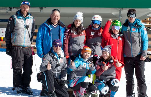Vorschau Bild von ÖSV Weltcup Speed Damen Team in Innerkrems bei der
Talstation Innerkrems. v.l.n.r hinten: Jürgen Kerschbaummayr
(Trainer), Heinz Kabusch (ISB), Stephanie Venier, Christine Scheyer,
Tamara Tippler, Roland Assinger (Trainer) und v.l.n.r. vorne
Karlheinz Pichler, Nicole Schmidhofer und Ramona Siebenhofer