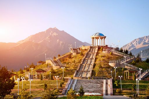  Der Kreuzflug von HL Travel führt u. a. nach ALMATY.