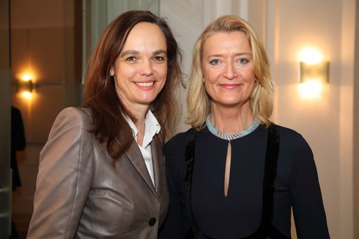  http://www.apa-fotoservice.at/galerie/8703 Im Bild
vl.: Dr. Sonja Hammerschmid (Bundesministerin für Bildung) und Dr.
Johanna Rachinger (Generaldirektorin der Österreichischen
Nationalbibliothek)