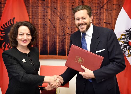 Staatssekretär Harald Mahrer mit der albanischen Ministerin für
Urban Development Eglantina Gjermeni.