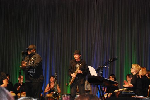 Vorschau Bild von Mit dem im Rahmen der Benefizgala gespendeten
Betrag werden nun Medikamente sowie medizinisches Gerät angeschafft.
Daneben schult Dr. Hackl medizinisches Personal an den lokalen
Krankenstationen, da geschulte Ärzte oft von den hunderte Kilometer
entfernten Krankenhäusern abgeworben werden.