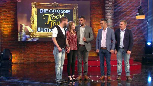 Vorschau Bild von Sükrü Pehlivan, Mauro Corradino und Otto Schulte
versteigern Exponate, um einen Therapiehund für die kleine Maylien
(7) zu finanzieren. Ihre Eltern erwarten gespannt das Endergebis der
Auktion bei "Die große Trödeltrupp-Auktionsnacht" am Montag, 10.
April 2017, um 20:15 Uhr bei RTL II. Weiterer Text über ots und
www.presseportal.de/nr/6605 / Die Verwendung dieses Bildes ist für
redaktionelle Zwecke honorarfrei. Veröffentlichung bitte unter
Quellenangabe: "obs/RTL II"