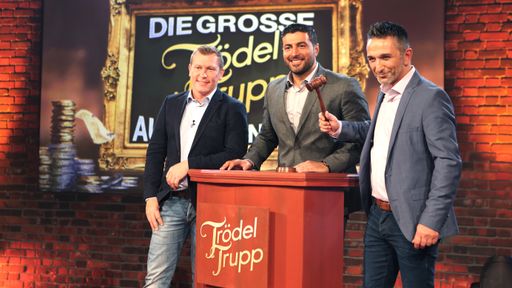 Die Trödelprofis Otto Schulte (li.), Sükrü Pehlivan
(Mitte) und Mauro Corradino (re.) schwingen den Auktionshammer für
den guten Zweck. "Die große Trödeltrupp-Auktionsnacht" am Montag,
10. April 2017, um 20:15 Uhr bei RTL II. Weiterer Text über ots und
www.presseportal.de/nr/6605 / Die Verwendung dieses Bildes ist für
redaktionelle Zwecke honorarfrei. Veröffentlichung bitte unter
Quellenangabe: "obs/RTL II"