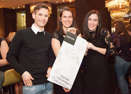  Aus Thaler Enterprises wird digithaler – Agentur
für digitale Sichtbarkeit. Barbara Thaler und Mitarbeiter freuen
sich über den gelungenen Firmen-Relaunch.