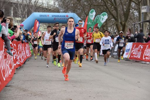  Mit Laufen hilft - Österreichs Laufopening am 5. März 2017 ist
Österreich offiziell in die Laufsaison gestartet. Über 3.100
Sportbegeisterte haben den Start im Wiener Prater live miterlebt.