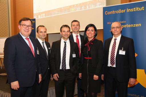 http://www.apa-fotoservice.at/galerie/8558/ Im Bild
v.l.: Thomas Spitzenpfeil (CEO & CIO, Carl Zeiss AG), Mirko Waniczek
(Fachl. Leiter des Kongresses, Geschäftsführer Contrast EY
Management Consulting), Dieter Schatz, (CFO, Loacker Recycling
GmbH), Thomas Pfneissl (Business Development und Finanzen, Supernova
Management GmbH), Dr. Rita Niedermayr-Kruse (Geschäftsführerin
Contoller Institut), Jürgen Daum (Chief Solution Architect und Value
Engineer for Finance, SAP Deutschland SE & Co. KG)