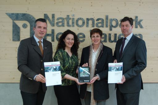  v.l. Ratsvorsitzender LR Mag. Gernot Darmann (Kärnten), LHSTv.
Mag. Ingrid Felipe (Tirol),, LHSTv. Dr. Astrid Rössler (Salzburg)
und Bundesvertreter SC DI Günter Liebel