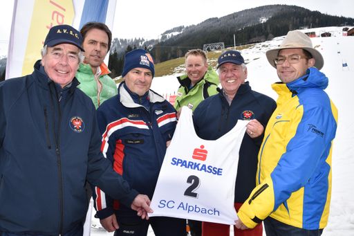 v.l.: David Spencer (Kassier AICC), Reinhard Wieser
(Geschäftsführer Alpbacher Bergbahnen), Walter Casotti
(Betriebsleiter Alpbacher Bergbahnen), Gerhard Margreiter (Skiclub
Alpbach), Obmann AICC Keith Howells und Markus Kofler
(Geschäftsführer TVB Alpbachtal Seenland).