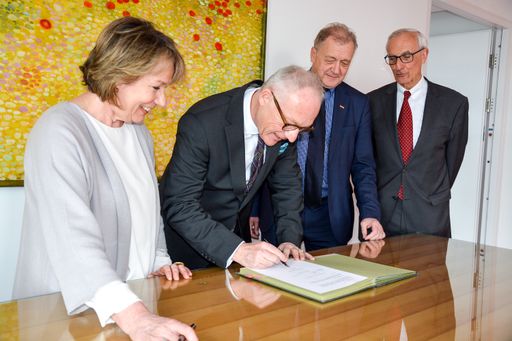 Gemeinsame Vertragsunterzeichnung