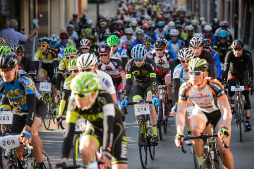 Vorschau Bild von Mit dem 2. Imster Radmarathon, dem 1. Imsterberger
Kurbelsprint sowie dem neuen Tiroler Rennradcup begeistert die
Ferienregion Imst als langjähriger Etappenort der TOUR Transalp und
der bike Transalp einheimische und internationale Radsportfans.