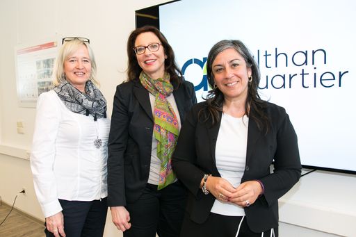 https://www.apa-fotoservice.at/galerie/8897 Im Bild
v.l.n.r.: Karin Oppeker (Ombudsfrau Althan Quartier), Michaela
Mischek (Geschäftsführerin Althan Quartier Projektentwicklung),
Maria Vassilakou (Vizebürgermeisterin)