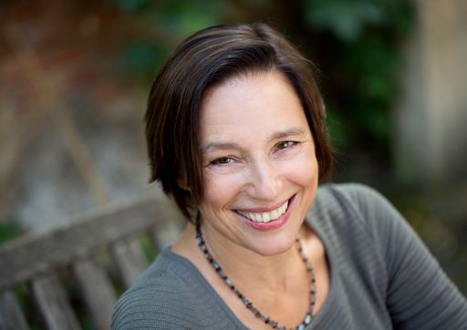  Die Autorin Karin Schreiner ist Expertin für interkulturelles
Know-how, hält Vorträge und ist international als Trainerin für
Unternehmen tätig: www.iknet.at