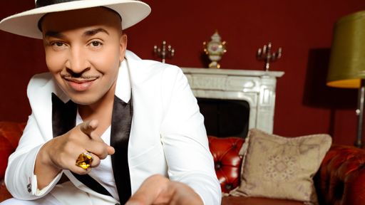 Vorschau Bild von "Pop Giganten: One Hit Wonder": Mit "Mambo No. 5"
konnte Lou Bega (Foto) im Jahr 1999 einen Sommerhit landen. Dabei
lag sein Song zunächst zwei Jahre in der Schublade, bis er endlich
entdeckt wurde. Doch dann schafft es der "Mambo No. 5" zum
weltweiten Hit, der bis heute mehr als 53 Millionen verkauft und mit
Auszeichnungen aus aller Welt überhäuft wurde. Sendetermin:
Dienstag, 21.03.2017 um 22:15 Uhr bei RTL II. ©
www.momentsfotography.com / Recht zum Abdruck/Darstellung
zeitlich/sachlich beschränkt auf die Bewerbung der Sendung. Weiterer
Text über ots und www.presseportal.de/nr/6605
