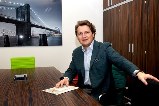  Alexander Bühl (55) hat das Center entwickelt und 20 Jahre lang
die Geschicke des Bühl Centers geleitet, ab April übernimmt die
Rutter-Gruppe das Management des Bühl Centers.