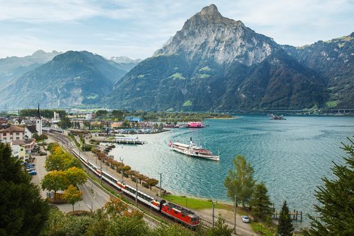 SWISS TRAVEL SYSTEM - Gotthard Panorama Express bei
Flüelen, Zentralschweiz.