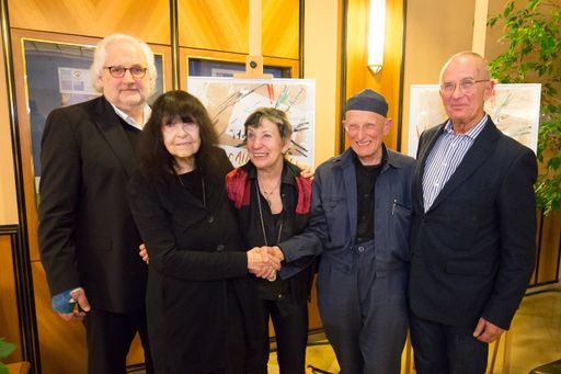 Das Rudolfinerhaus lud zur Vernissage mit Bildern
von Linde Waber. Im Bild zu sehen v.l.n.r.: Univ. Prof. Dr. Hubert
Pehamberger, Ärztlicher Direktor, Rudolfinerhaus; Friederike
Mayröcker, Schriftstellerin; Linde Waber, Malerin; Bodo Hell,
Schriftsteller; Prof. Franz Part, Künstler und Organisator