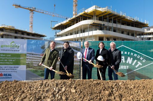  V.l.n.r.: Gemeinderat Dr. Peter Piffl-Percevic,
Geschäftsführer Ing. Alexander Schmidt (IVG Immobilienverwaltung
GmbH), Landesrat Ök.-Rat Johann Seitinger, Geschäftsführer Günther
Lederhaas (GRANIT), Bmst. Ing. Gerald Rumpl (GRANIT)