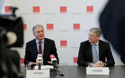 Sozialminister Alois Stöger und Kärntens
Landeshauptmann Peter Kaiser stellen die "Aktion 20.000" vor.